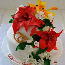 Свадебный торт с лилиями на заказ в Красноярске