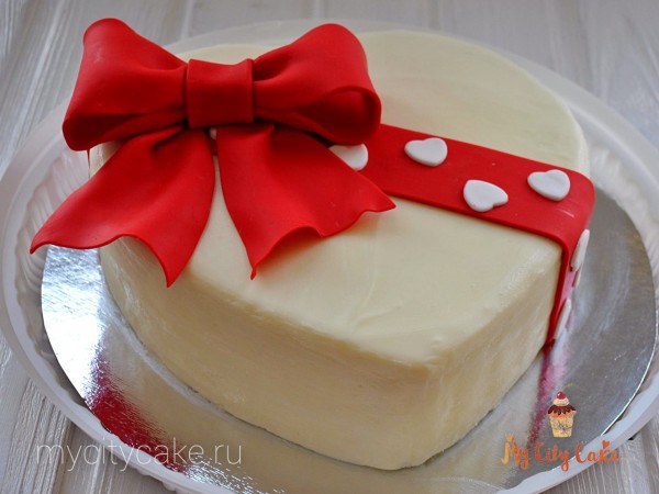 Торт в виде  сердца с бантом торты на заказ Mycitycake