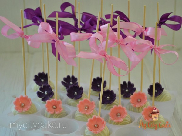 Кейк-попсы с бантиками торты на заказ Mycitycake