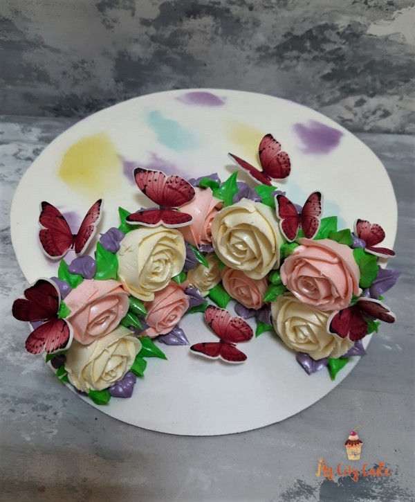 торт со сливочными розами торты на заказ Mycitycake
