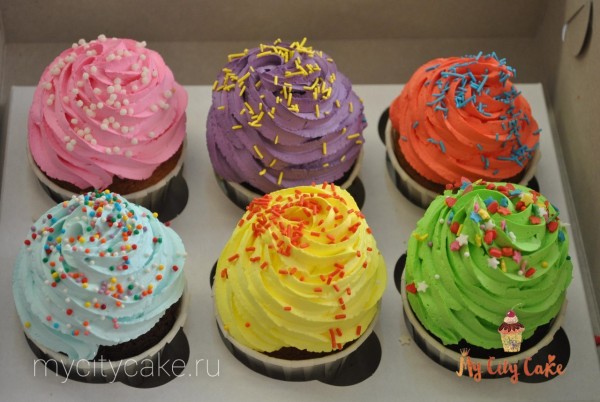 Разноцветные кремовые капкейки торты на заказ Mycitycake