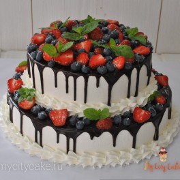 Торт двухъярусный с ягодой и мятой на заказ в Красноярске