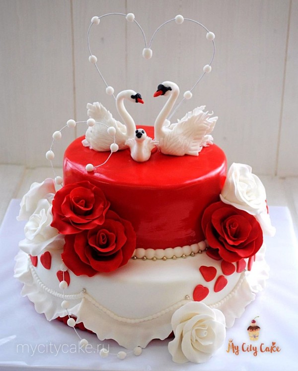 Свадебный торт с лебедями и розами торты на заказ Mycitycake