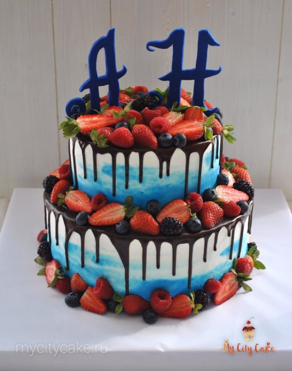 Свадебный торт с ягодой и инициалами торты на заказ Mycitycake