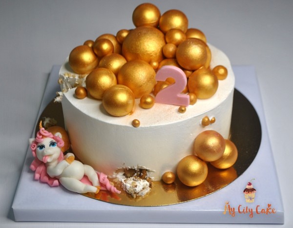 Торт с золотыми шарами торты на заказ Mycitycake