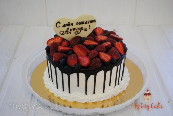 Ягодный торт для девочки торты на заказ Mycitycake