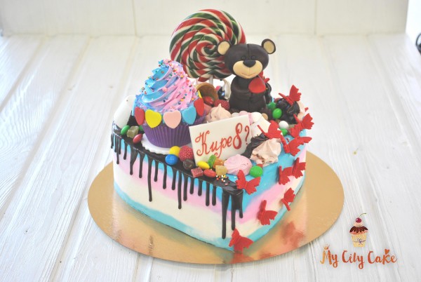 Торт с мишкой и сладостями торты на заказ Mycitycake