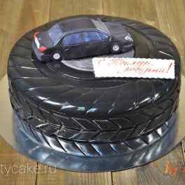 Торт в виде шины с машиной на заказ в Красноярске