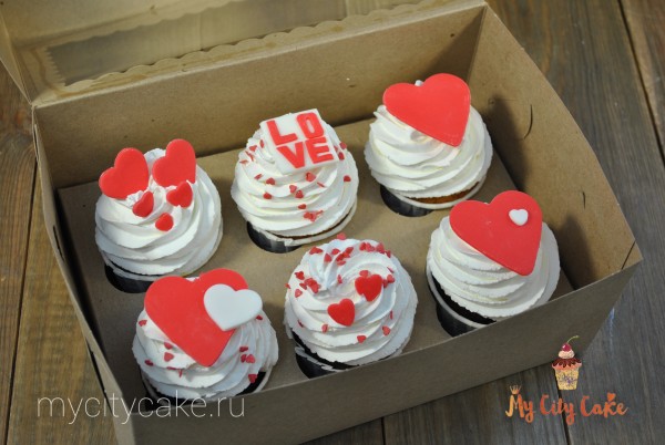 Капкейки с сердечками торты на заказ Mycitycake