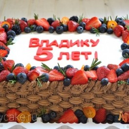 Ягодный торт для мальчика на заказ в Красноярске