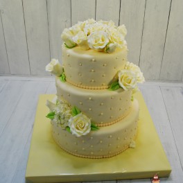 Свадебный торт с мастичными розами на заказ в Красноярске