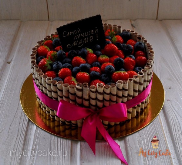 Торт ягодный с вафельными трубочками торты на заказ Mycitycake
