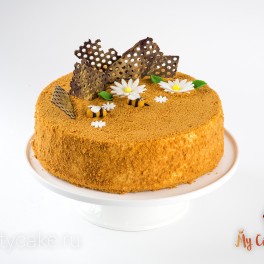Стандартное оформление медового торта 8 на заказ в Красноярске
