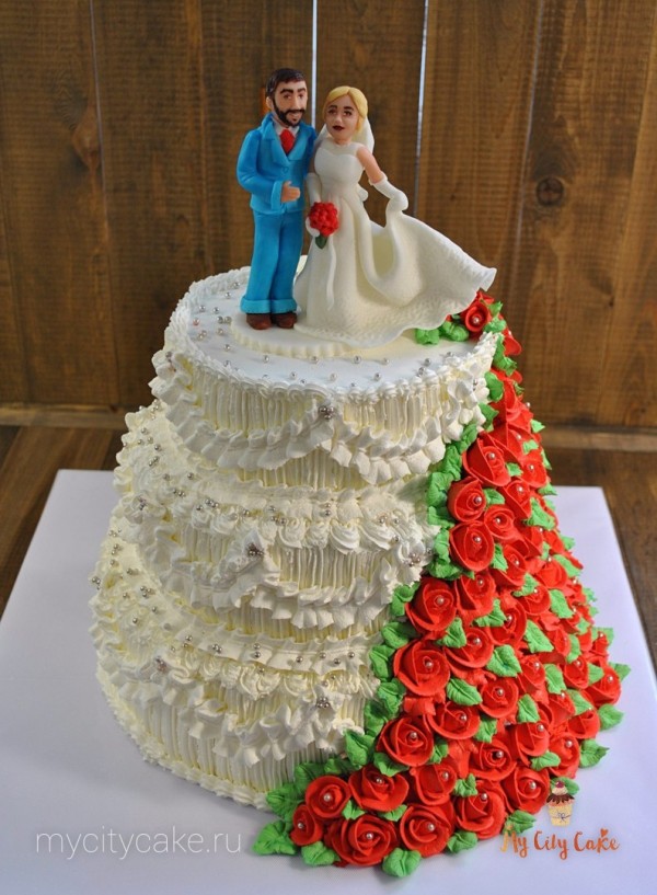 Свадебный торт с розами и фигурками торты на заказ Mycitycake