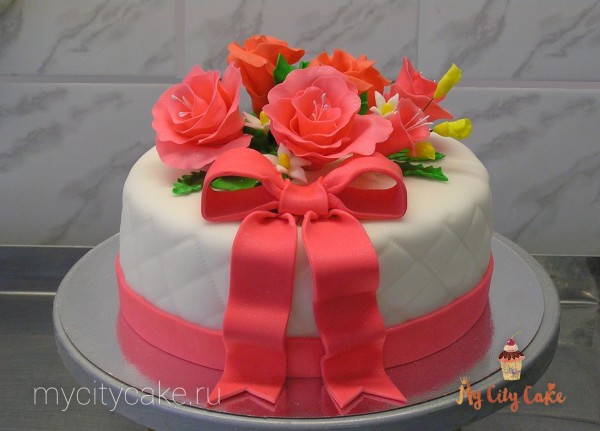 Торт с розами и бантиком торты на заказ Mycitycake