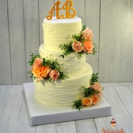 Свадебный торт с золотыми буквами на заказ в Красноярске