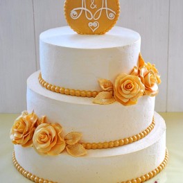 Свадебный торт с золотыми розами на заказ в Красноярске