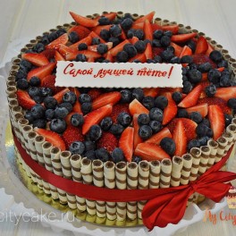 Ягодный торт с вафельными  трубочками на заказ в Красноярске