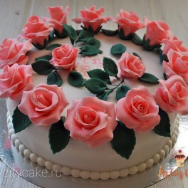 Торт в день рождения с розами на заказ в Красноярске