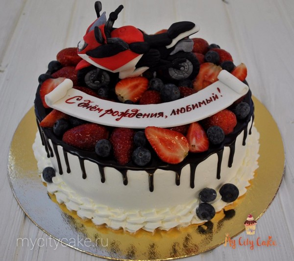 Торт с ягодами и мотоциклом торты на заказ Mycitycake