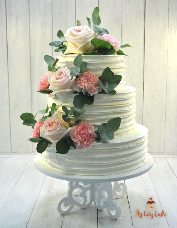 Торт на свадьбу с живыми розами торты на заказ Mycitycake