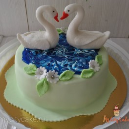 Торт с лебедями на заказ в Красноярске